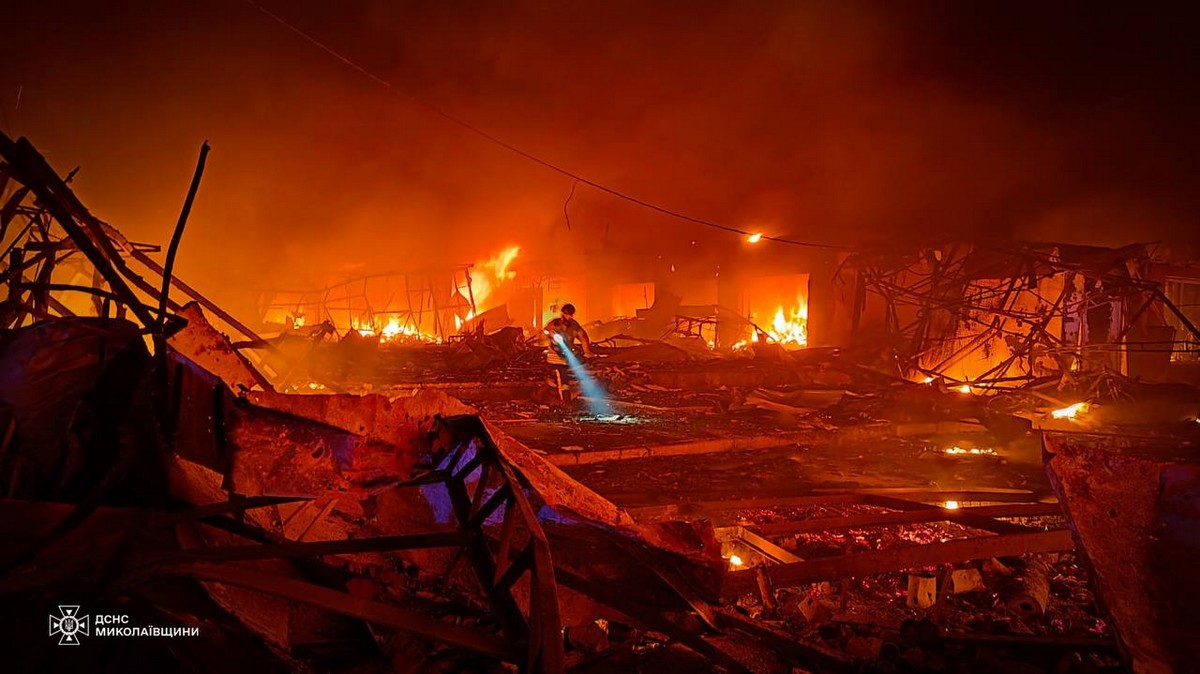 Фото наслідків удару по Миколаєву