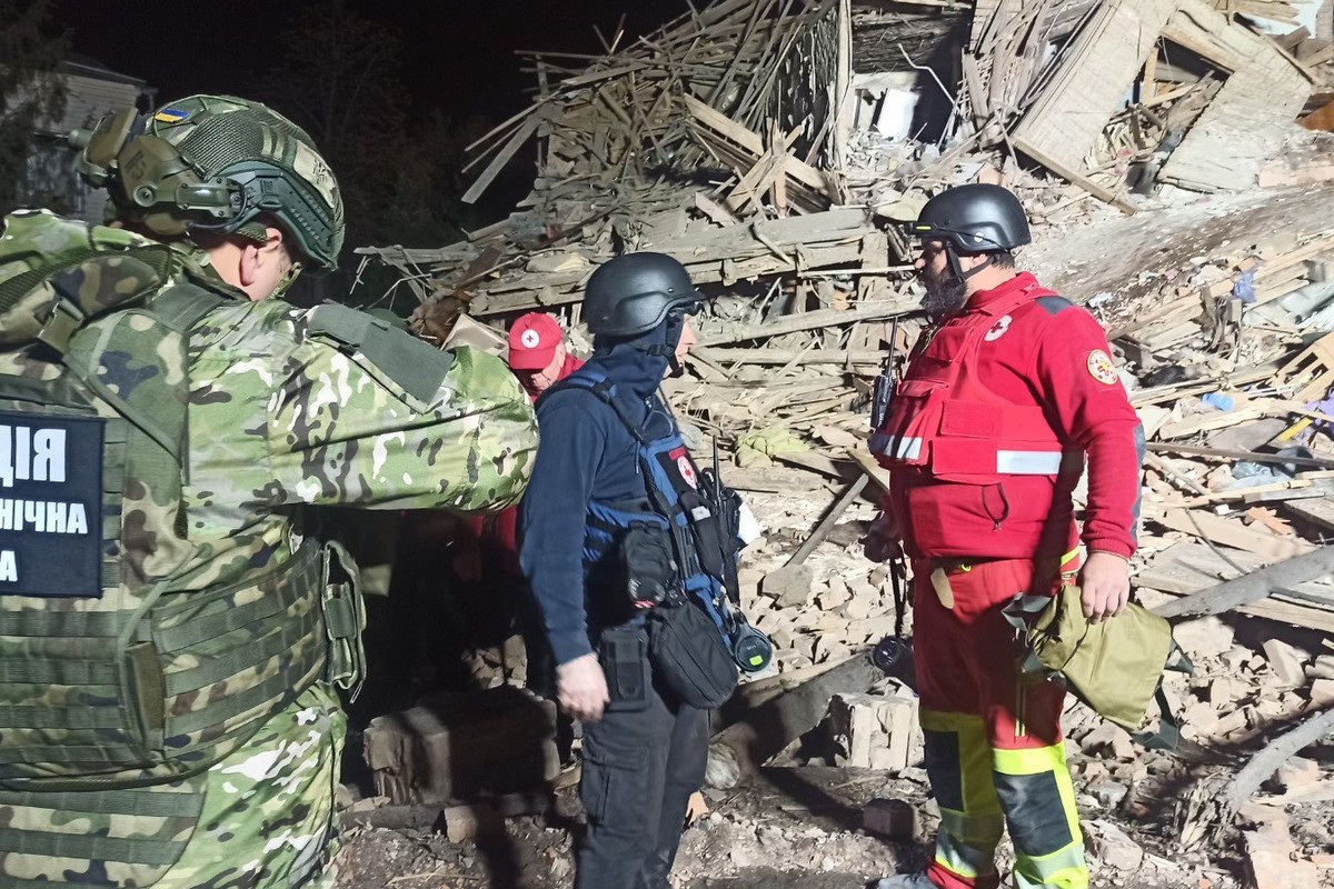 Ворог вдарив по місцю дислокації поліцейських у центрі Харкова: фото