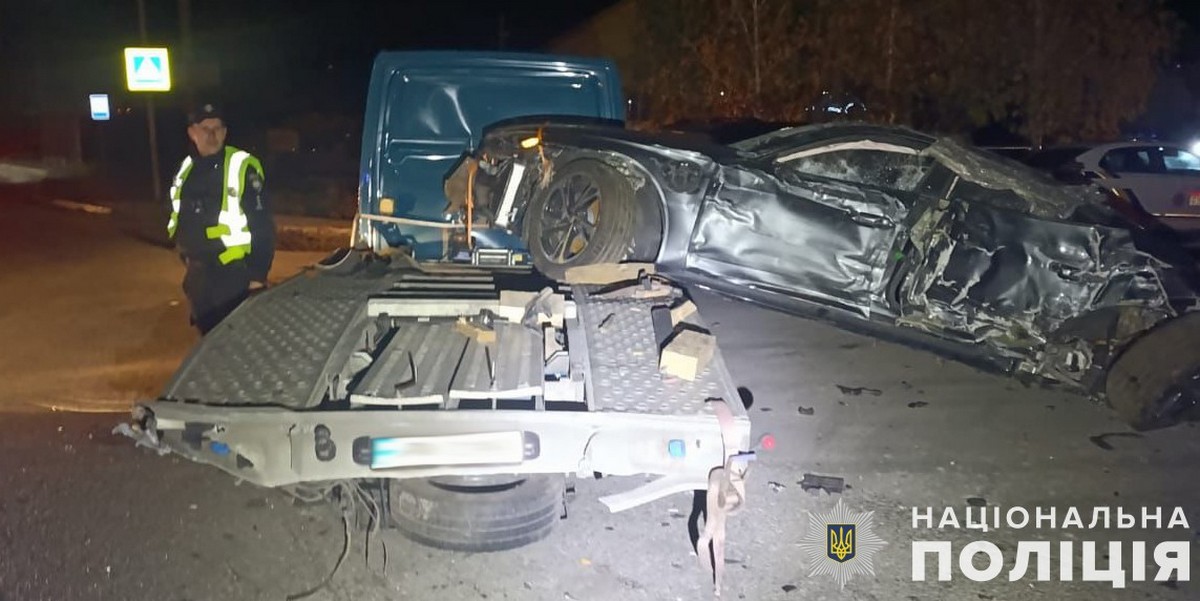 Сталася потрійна ДТП на Львівщині за участі автопоїзду: є загибла (фото, відео)