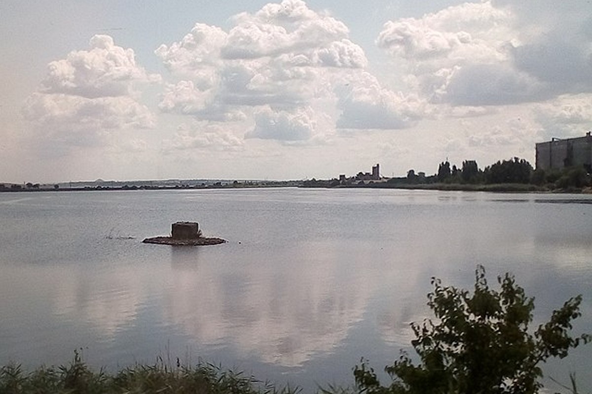 Дамба Курахівського водосховища пошкоджена – у селах фікусують підйом води