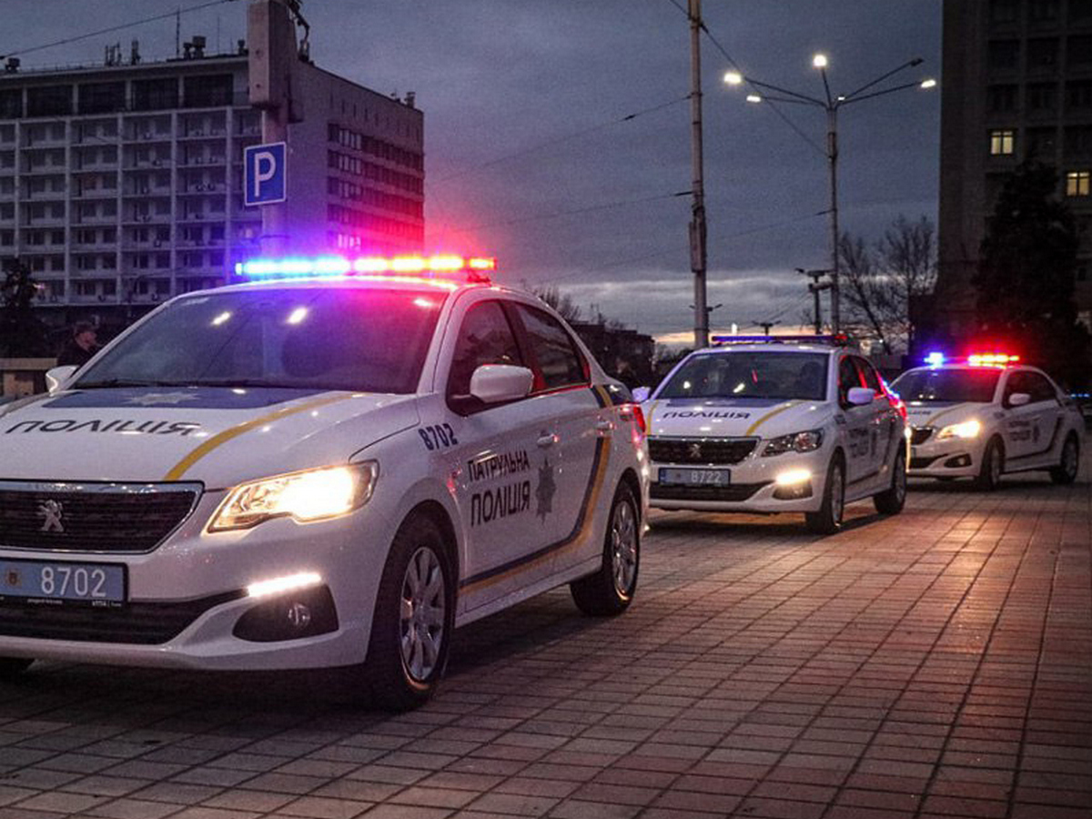 У Борисполі чоловік викликав поліцейських, щоб випити з ними чаю 2