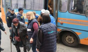 Транзитні пункти для евакуйованих на Дніпропетровщині: яку допомогу надають і де знаходяться