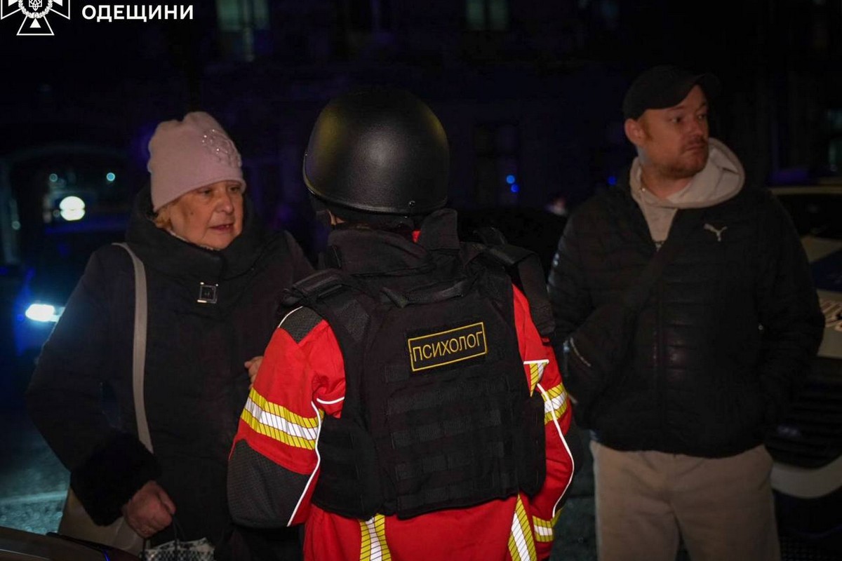 Ворог масовано атакував Одесу: зруйновано багатоповерхівку в центрі, є загибла і поранені (фото, відео)