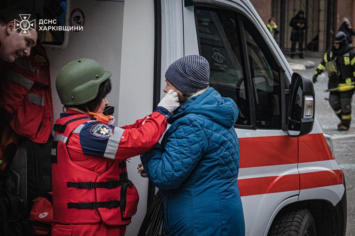 Ворог вдарив ракетою по центру Харкова: фото