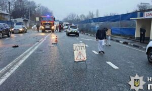 Легковик влетів у автобус з 30 пасажирами: смертельна ДТП біля Бородянки