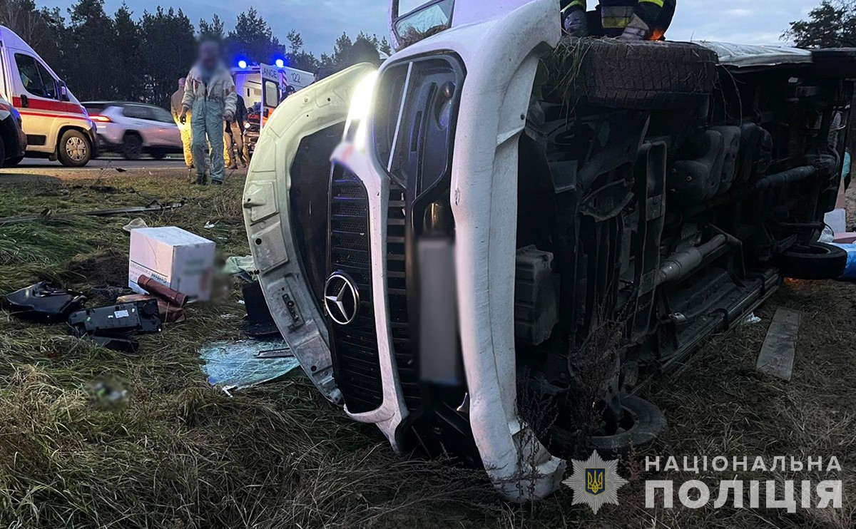 Масштабна ДТП на Житомирщині 19 грудня – є постраждалі (фото)