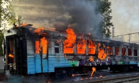 Заради розваги підпалив вагон електропотяга в Харкові - неповнолітньому повідомлено про підозру