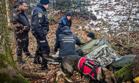 У Чернівецькій області рятувальники знайшли чоловіка, який майже 3 дні блукав у лісі