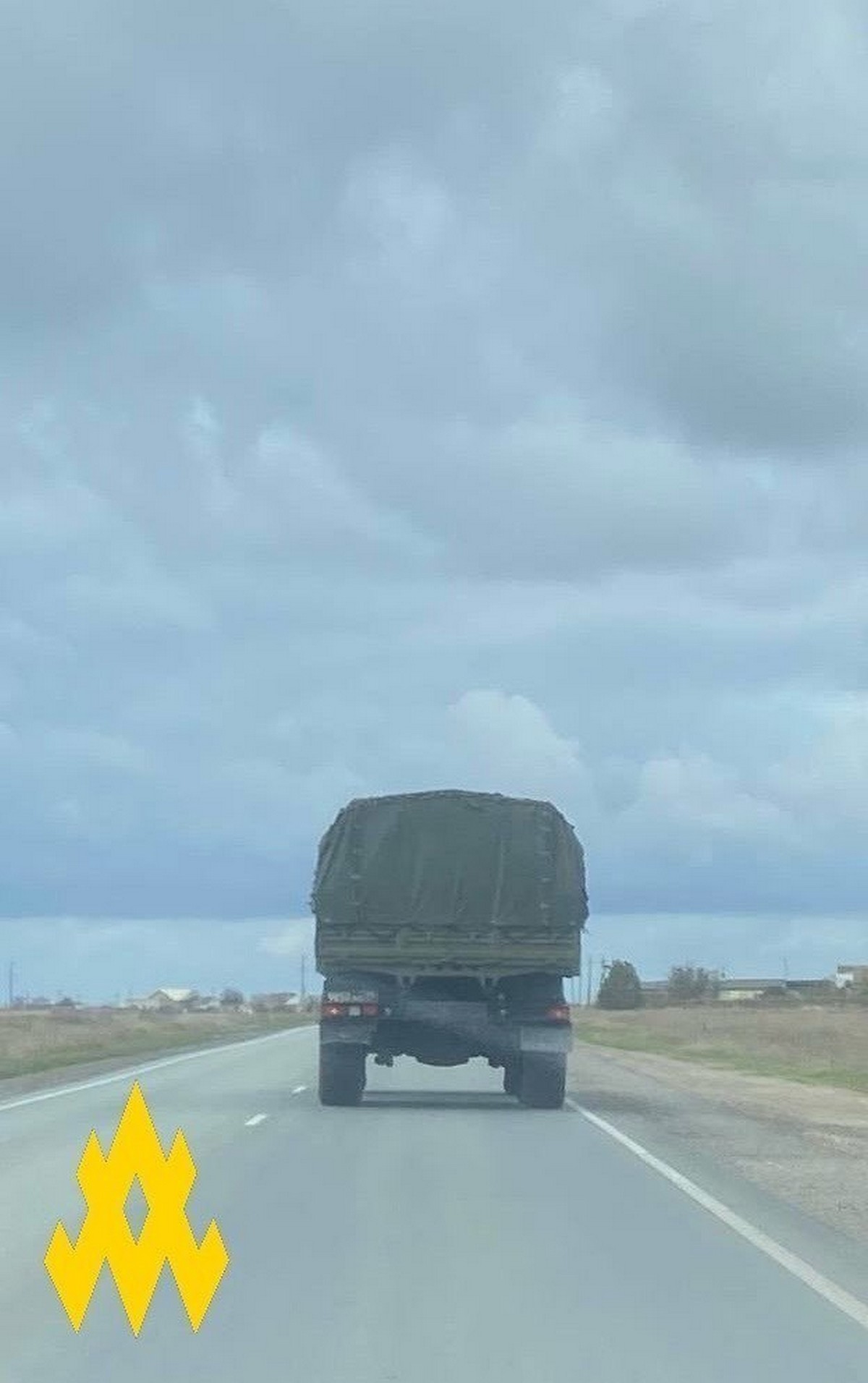 Окупанти масово перекидають техніку на Запоріжжя з Криму: фото