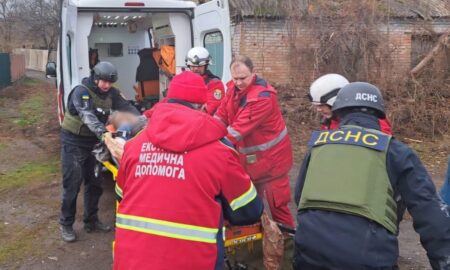 Внаслідок удару по багатоповерхівкам у Нікополі четверо поранених, двоє важкі (фото)