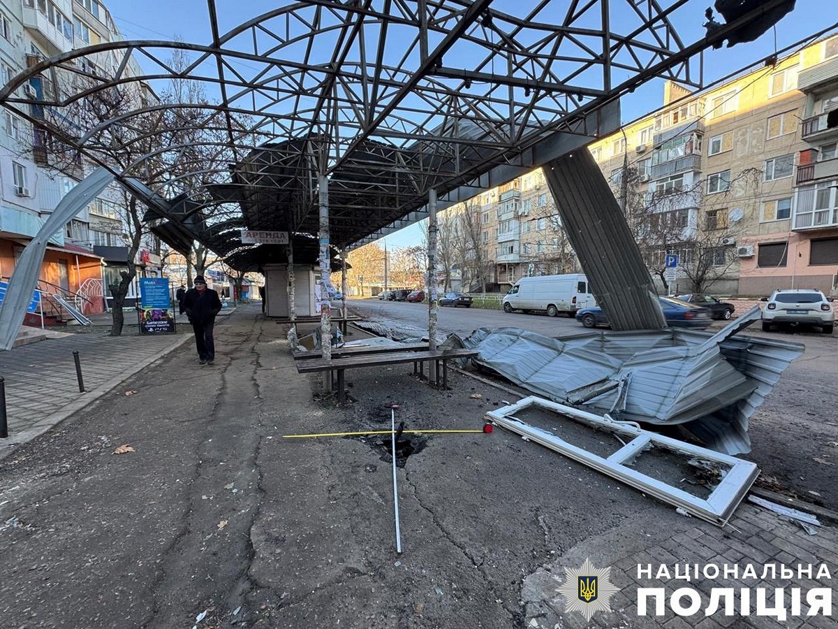 Вибухи лунали у всіх районах – через масований обстріл Херсонщини троє загиблих та 13 поранених, багато руйнувань