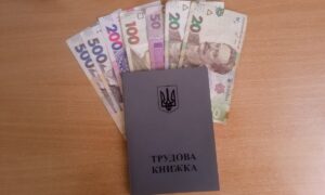 Як вийти на пенсію, якщо не вистачає стажу – пояснення ПФУ