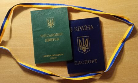 Українські чоловіки за кордоном не можуть оформити паспорт – з чим це пов’язано