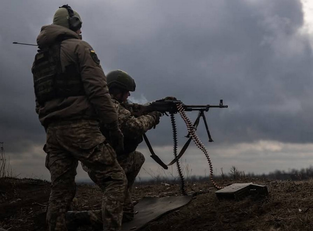 9 січня на фронті: ситуація складна, ворог безупинно атакує, просунувся на 9 ділянках