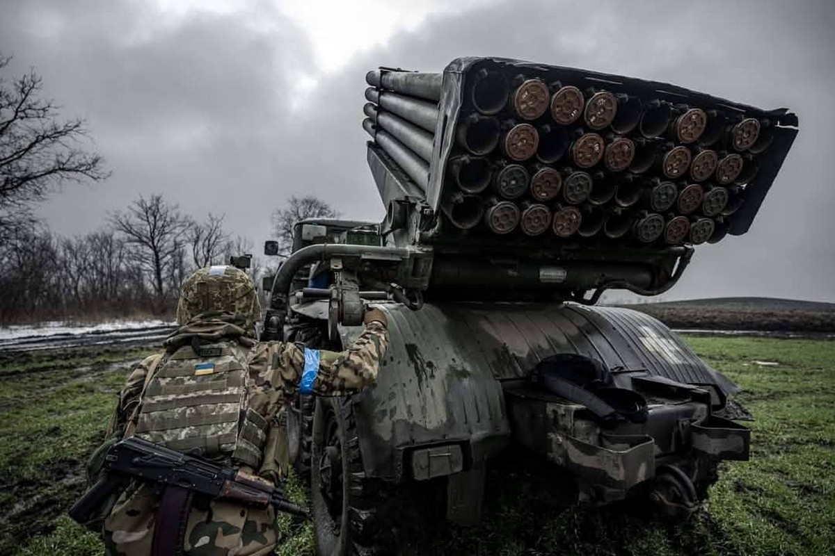 6 січня на фронті: ворог 5484 рази обстріляв наші позиції, просунувся на 6 ділянках