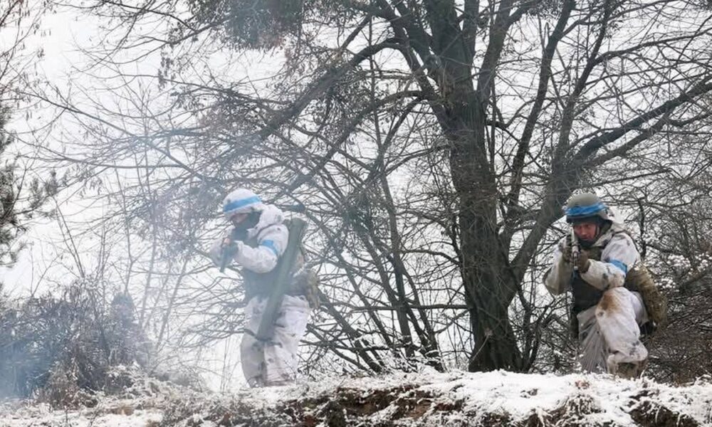 10 січня на фронті: ворог бомбардує північ, захопив 6 населених пунктів на Донеччині і Курщині