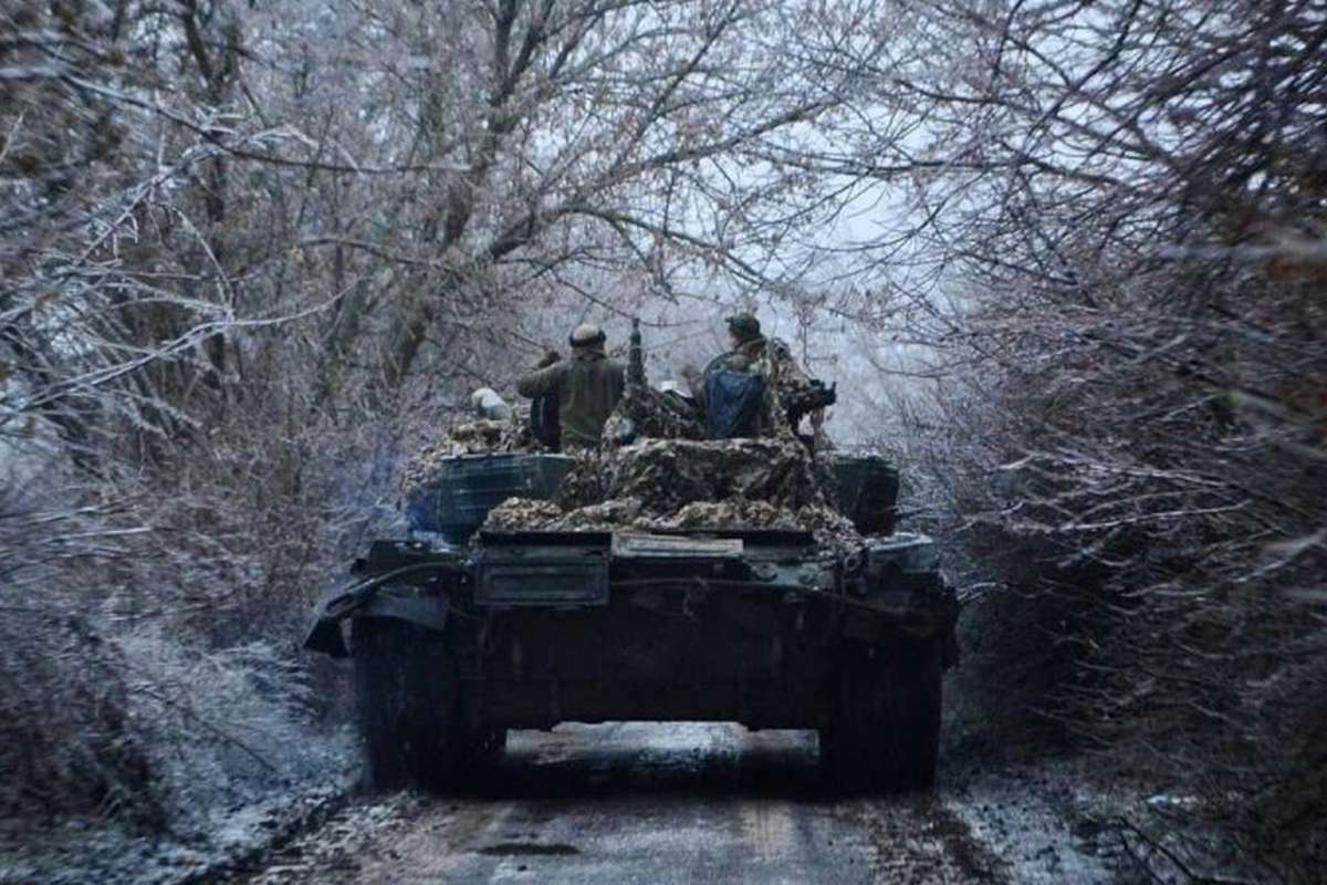 Намагаються заходити малими групами та оточувати місто: як змінилася тактика росіян під Покровськом