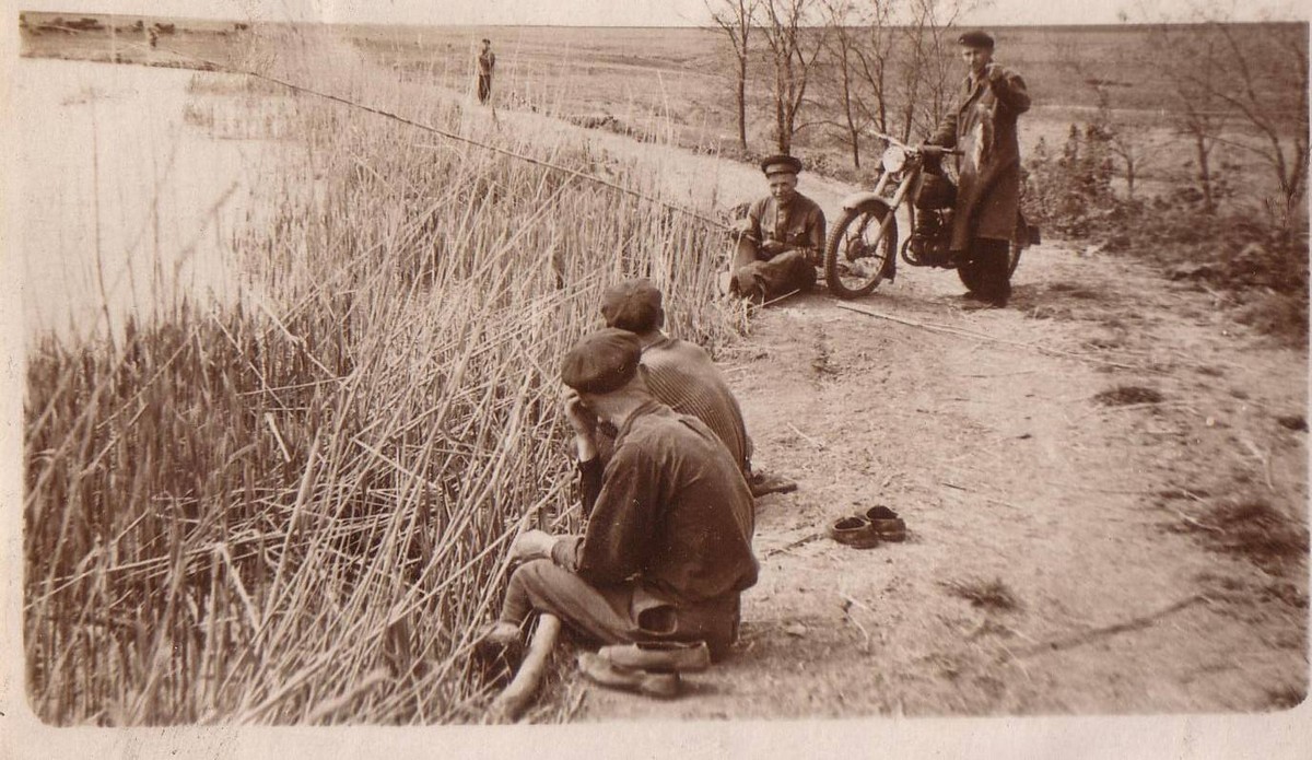 Риболовля на одному зі ставків на околицях Гуляйполя. 1950 ті рр.