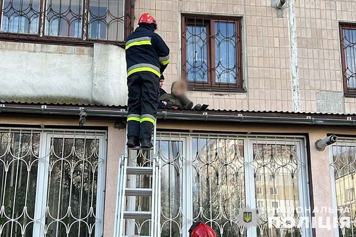 Захотів погуляти, а двері були зачинені: хлопчик випав з вікна багатоповерхівки у Тернополі