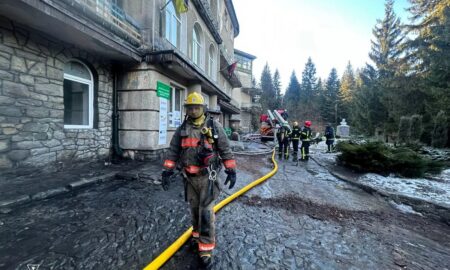 У Ворохті загорівся санаторій: евакуйовано 102 людей