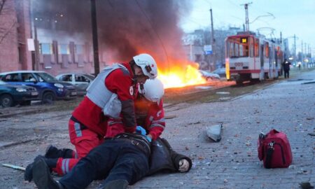 Жахливий удар по Запоріжжю: знову палають автівки, багато постраждалих (фото, відео)