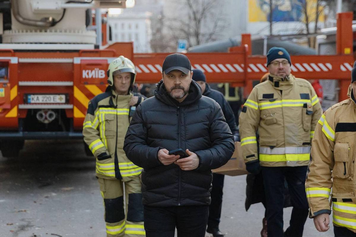 Рятувальна операція у Києві триває у складних умовах — подробиці