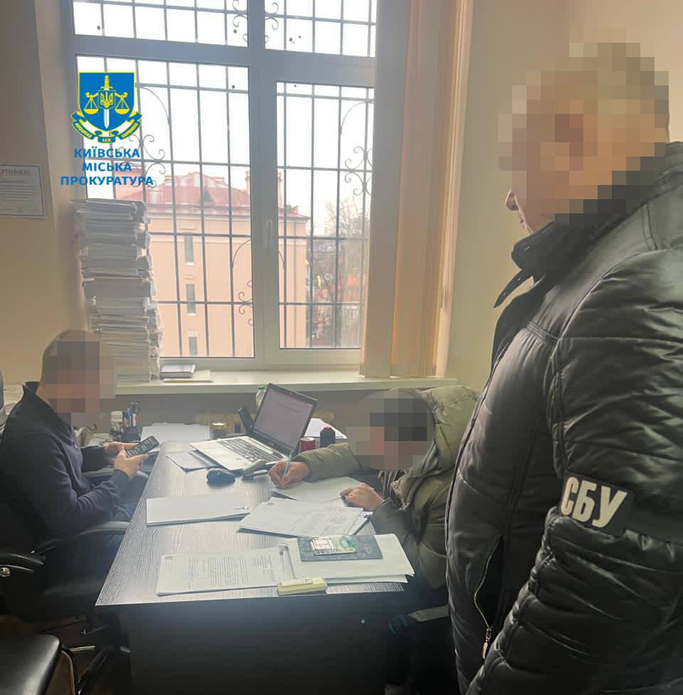 Привласнили понад 6 млн грн з держбюджету на автомобілях швидкої допомоги – викрито злочинну групу