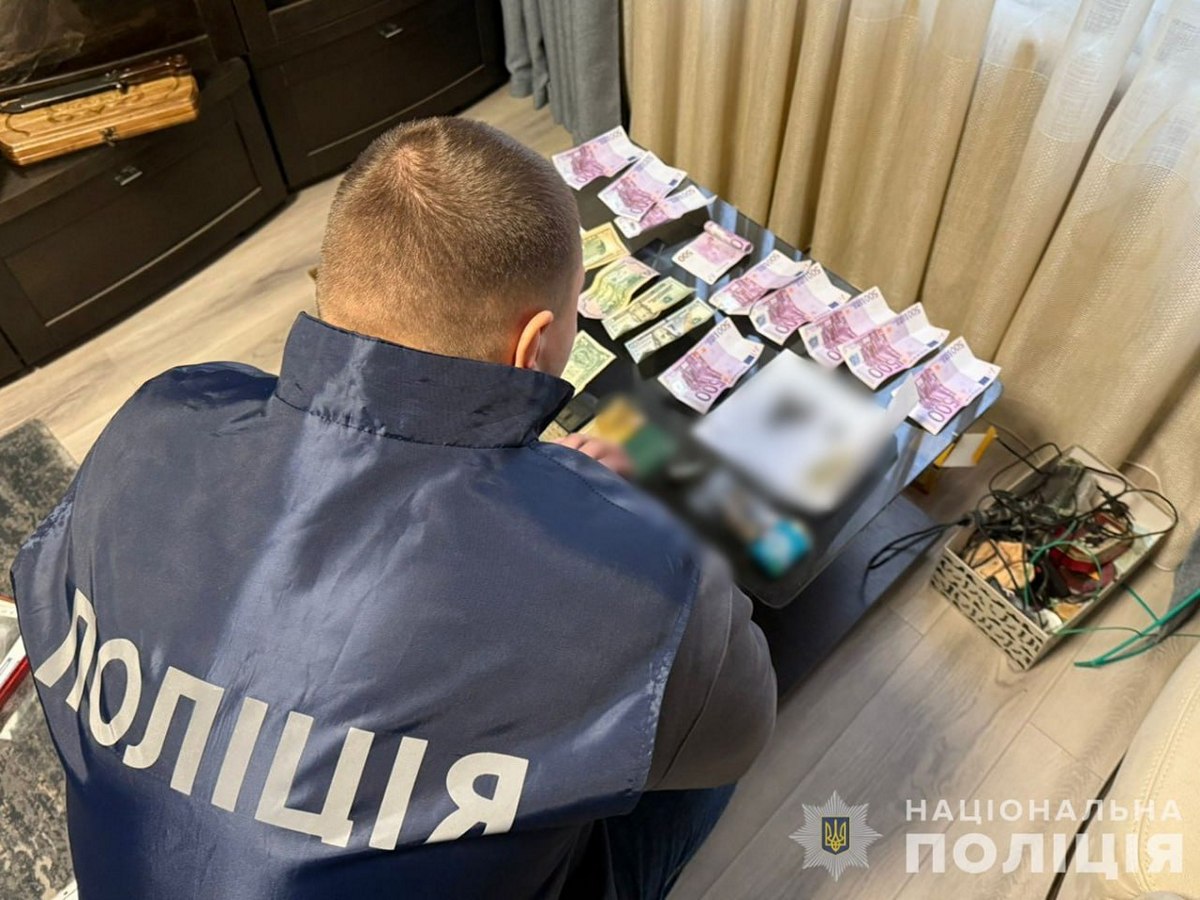 У Дніпрі поліція викрила лікарів ВЛК, які підробляли аналізи на ВІЛ для ухилянтів від мобілізації