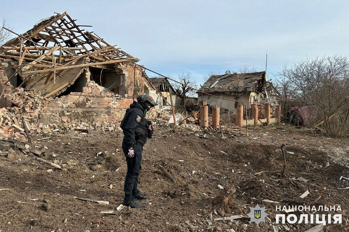 Ворог вдарив 9 бомбами по Костянтинівці: є жертва, поранених рятували парамедики (фото)