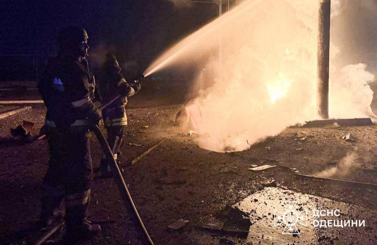 Масована нічна повітряна атака 13 лютого: виникли пожежі, є постраждала – все, що відомо