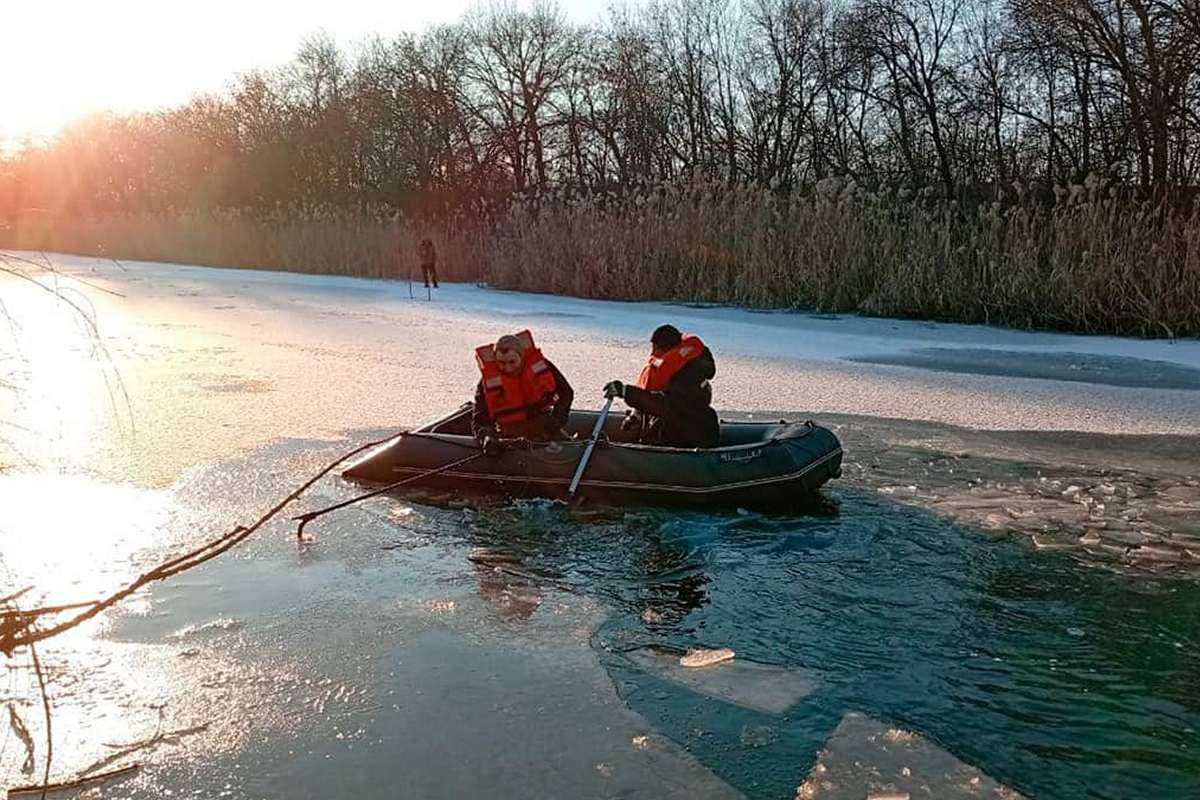  На Дніпропетровщині сьогодні під кригу провалилися двоє чоловіків: у ДСНС озвучили жахливу статистику