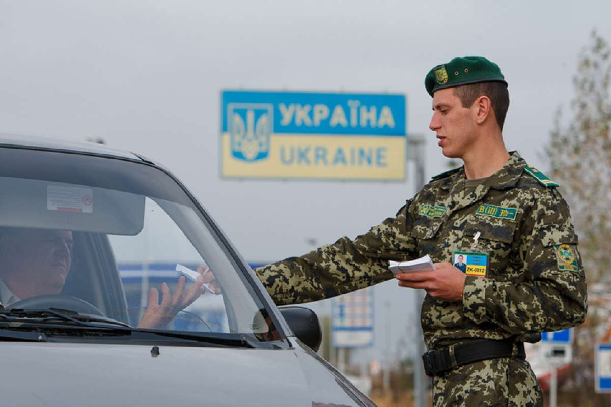 Перетин кордону для водіїв, які перевозять гумдопомогу – правила зміняться