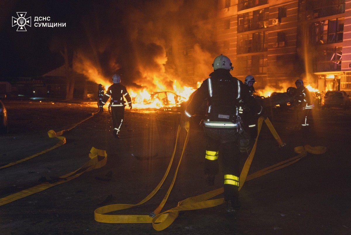 Нічна повітряна атака 10 лютого: виникли масштабні пожежі, є постраждала – все, що відомо (фото, відео)