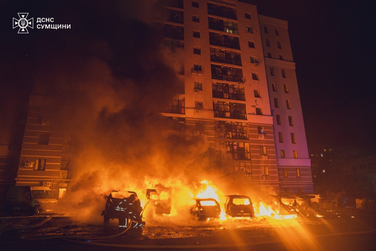 Нічна повітряна атака 10 лютого: виникли масштабні пожежі, є постраждала – все, що відомо (фото, відео)