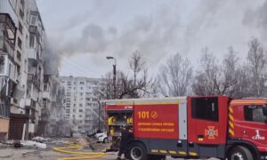 Ворог вдарив ракетою по центру Сум: влучання у школу, багато постраждалих, серед них діти