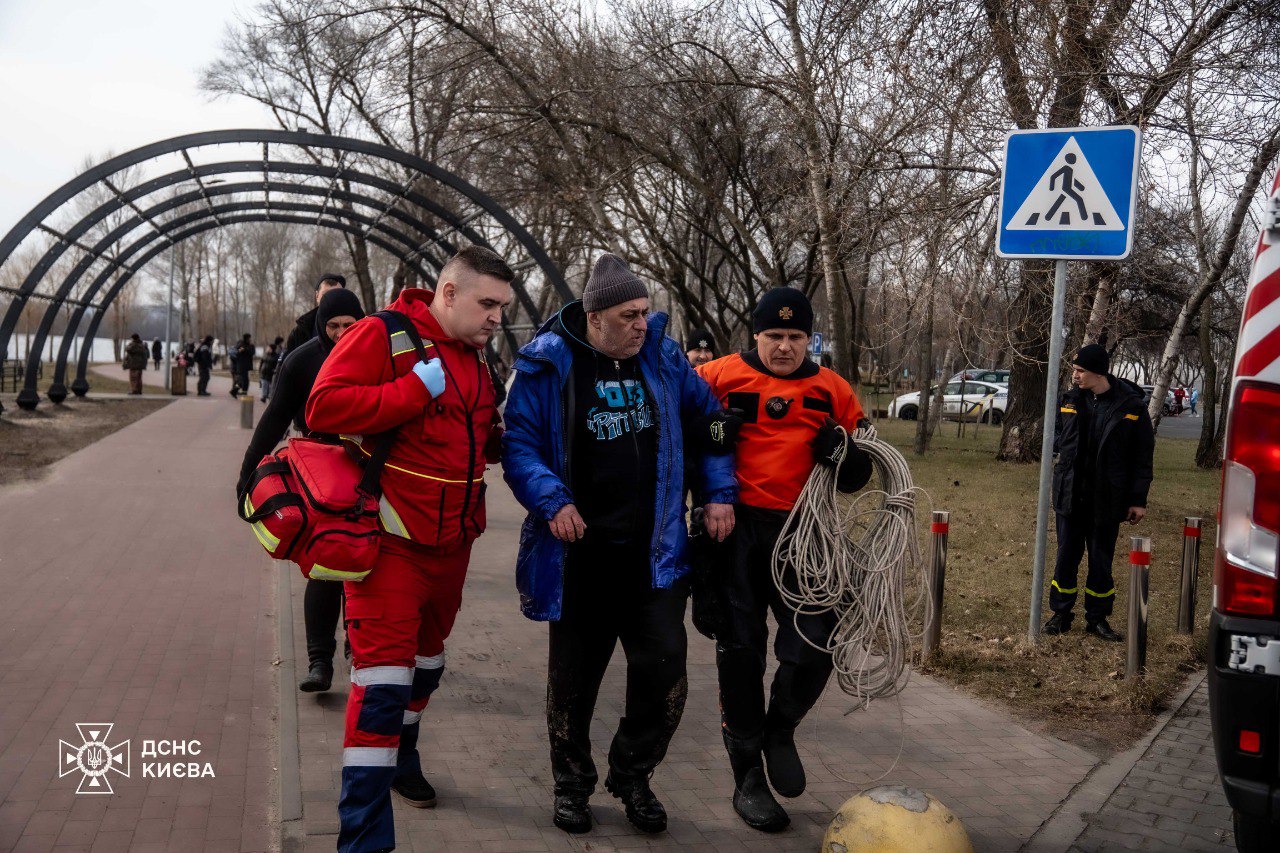 Дві історії порятунку людей на льоду розповіли у ДСНС	