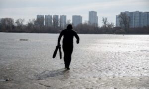 Дві історії порятунку людей на льоду розповіли у ДСНС