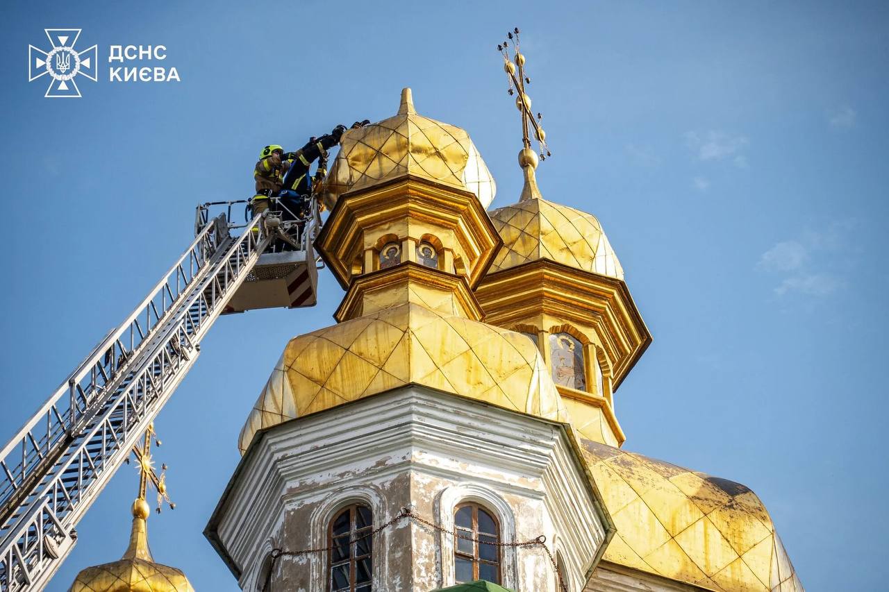 у Києво Печерській лаврі обрушився хрест (фото) 2